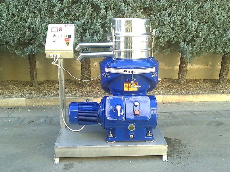 Separatore Alfa Laval UVPX 507 su pedana - MACCHINE OLEARIE FERRI srl