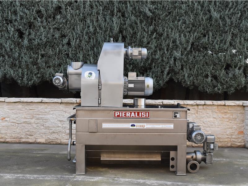 Gramola Pieralisi da 500 Kg con frangitore Pieralisi - MACCHINE OLEARIE FERRI srl
